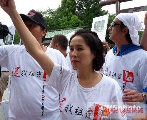 图:高金素梅率队突袭靖国神社现场直击