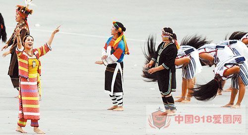 组图:高金素梅率队突袭靖国神社现场直击