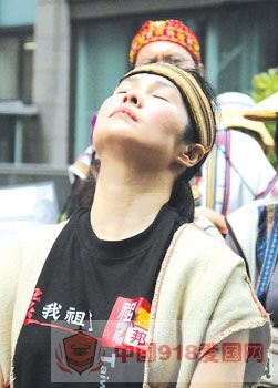 组图:高金素梅率队突袭靖国神社现场直击