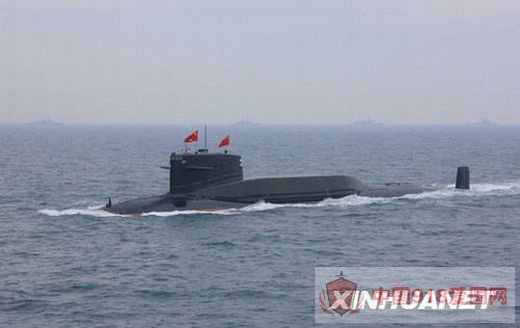 中国海军核动力潜艇2009年在海军阅兵中接受检阅。